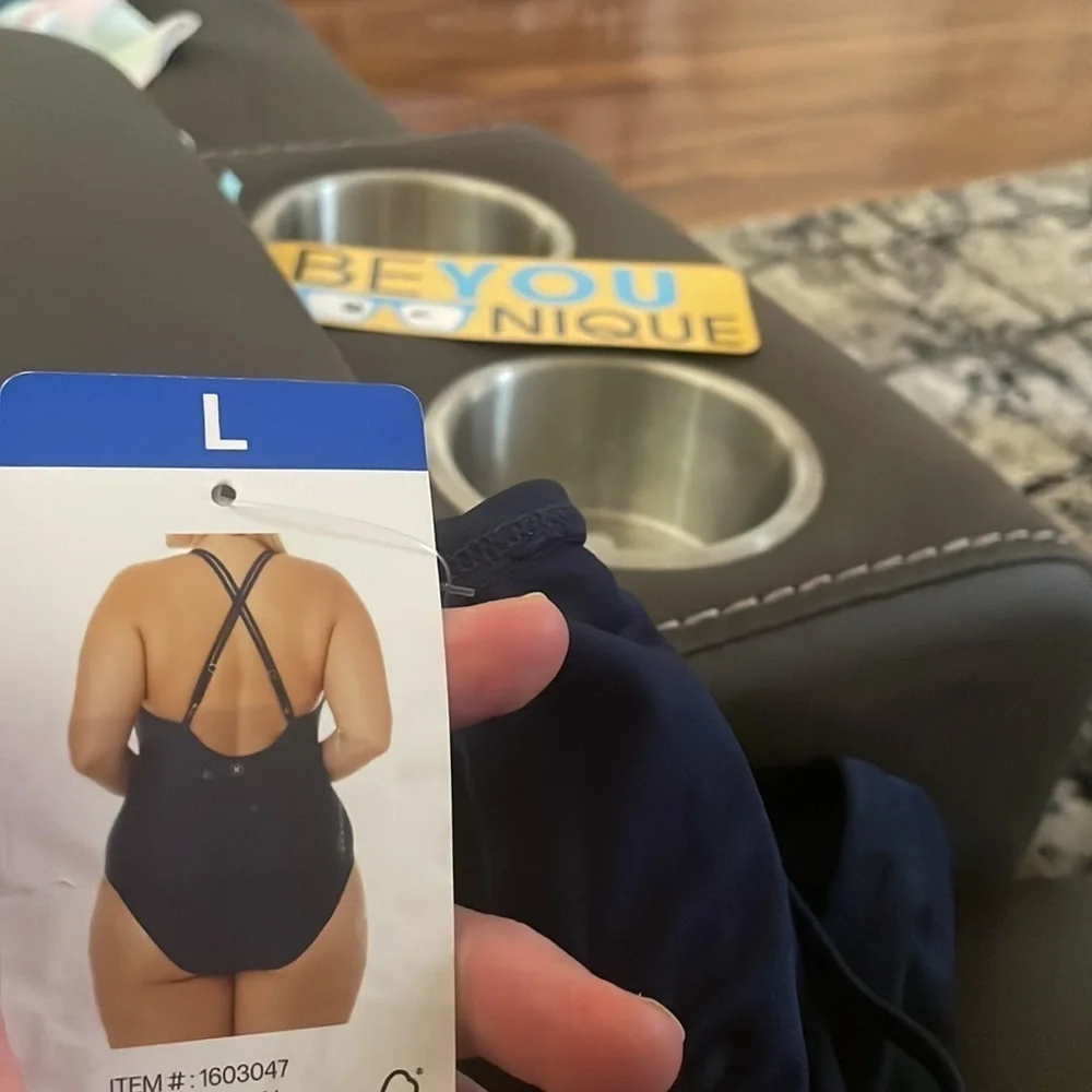 Hurley ladies 1 pc swimsuit